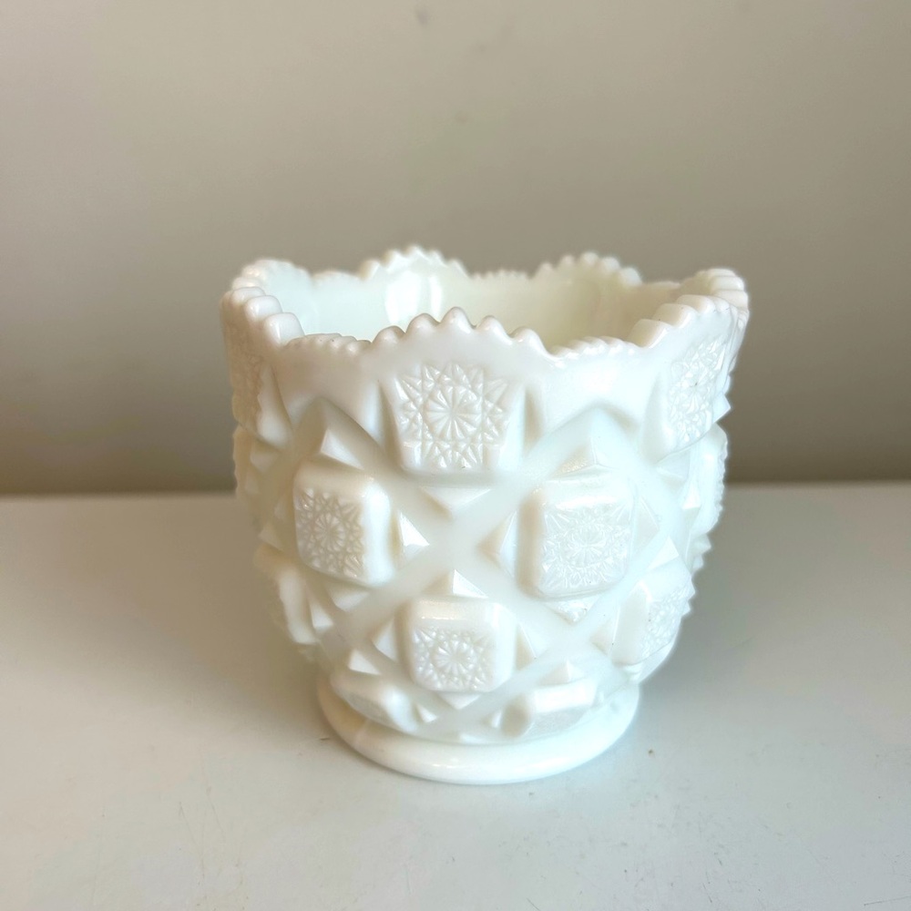 Westmoreland White Milk Glass Old Quilt Sawtooth Open‎ Sugar Mini Planter Vase